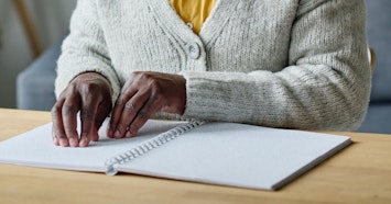 Deficiência visual e práticas inclusivas