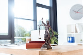 Legislação e processos trabalhistas